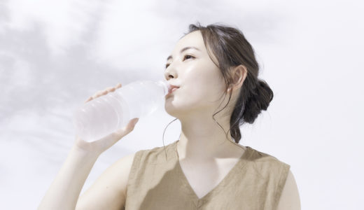 水を飲むと美容効果がある？一日の摂取量や効果的な飲み方を解説
